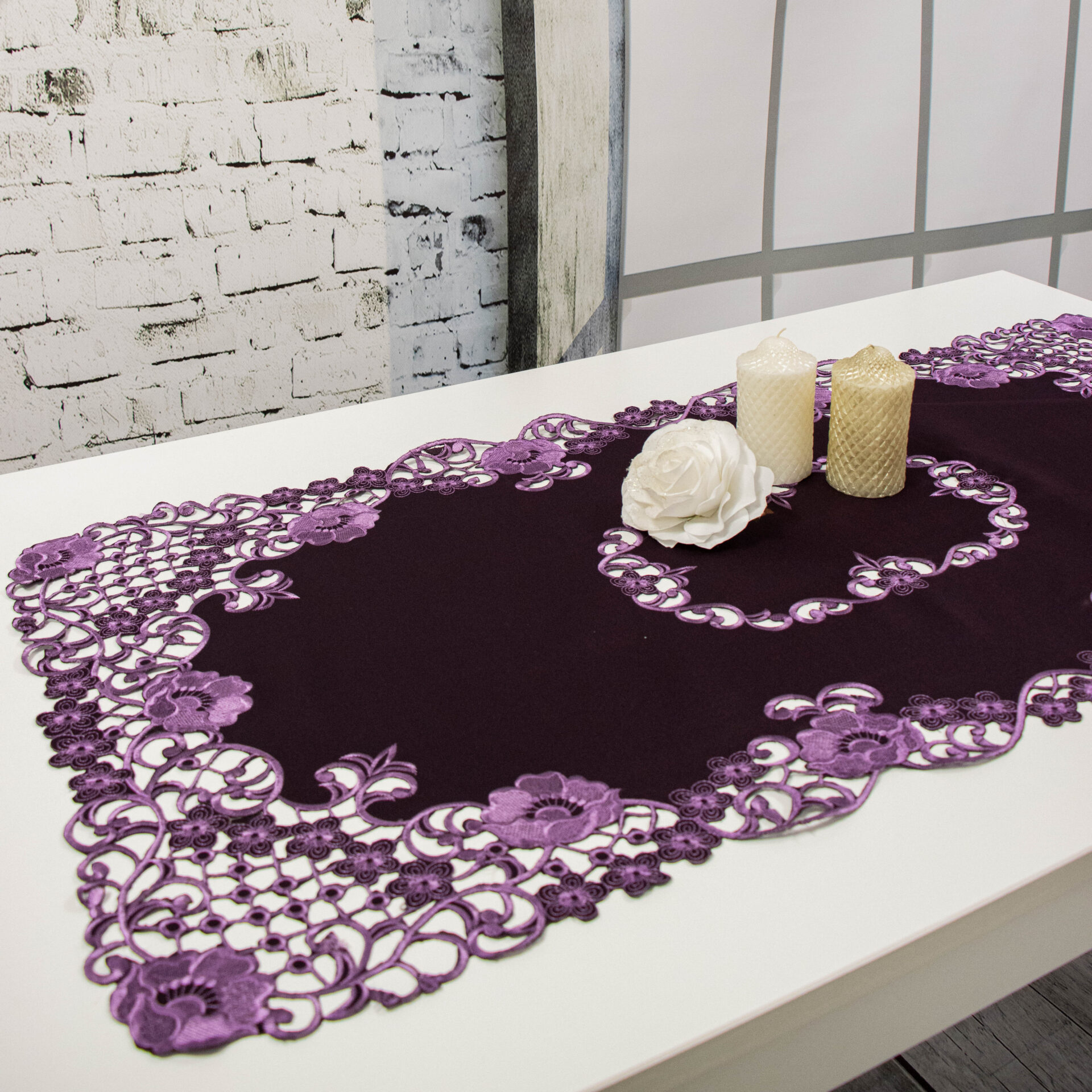 Bieżnik haftowany 60/120 -fiolet Bieżnik haftowany 60/120 -fiolet